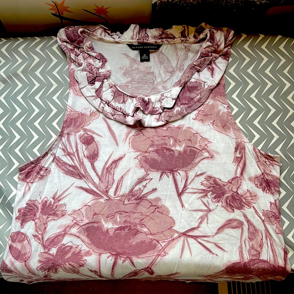 Banana Republic Soft & Flowy Ruffle Neck Sleeveless Top Medium